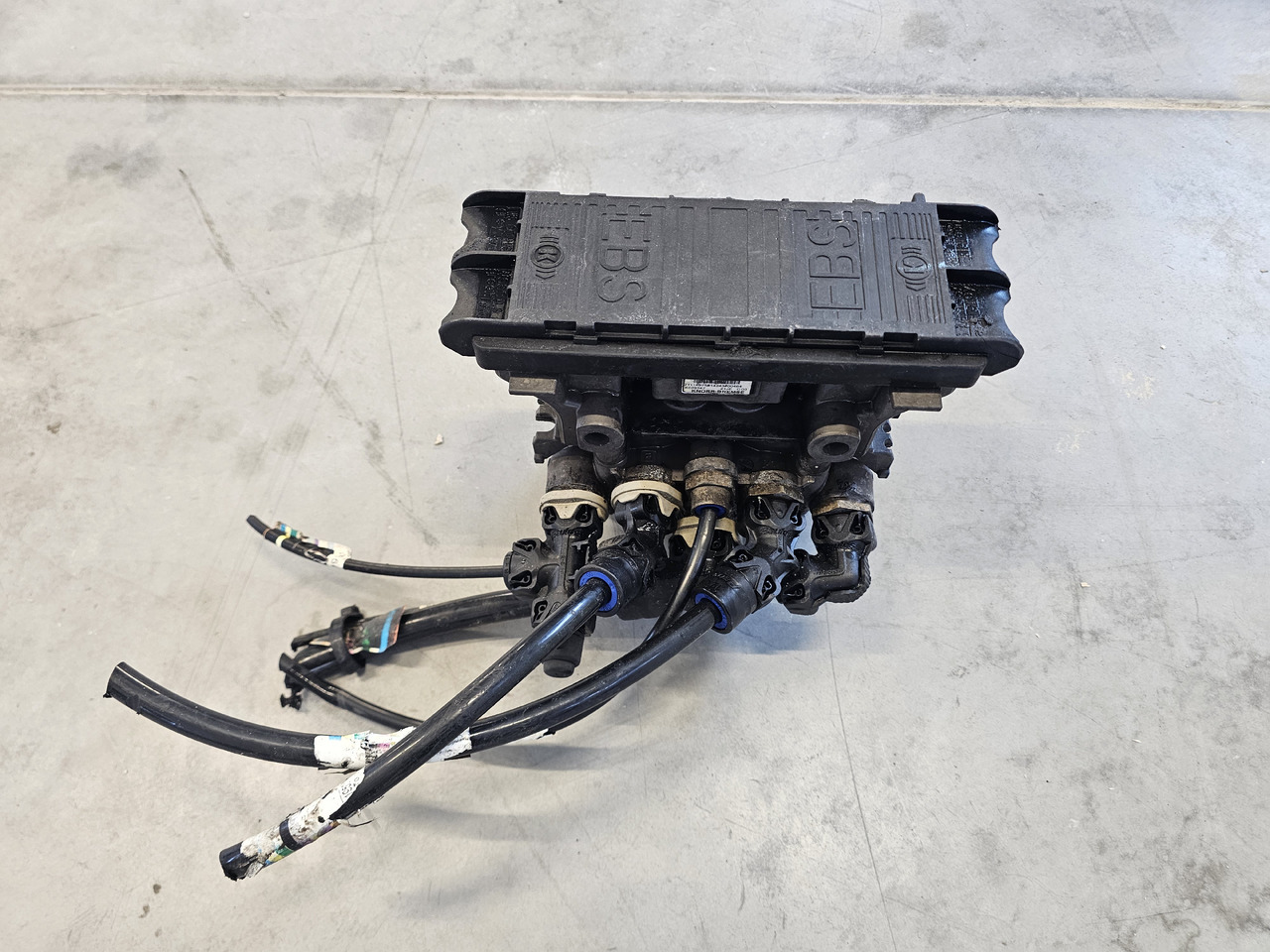 VOLVO REAR AXLE EBS BRAKE VALVE / K029247 / 2114975 - Katup rem: gambar 3 VOLVO REAR AXLE EBS BRAKE VALVE / K029247 / 2114975 - Katup rem: gambar 3