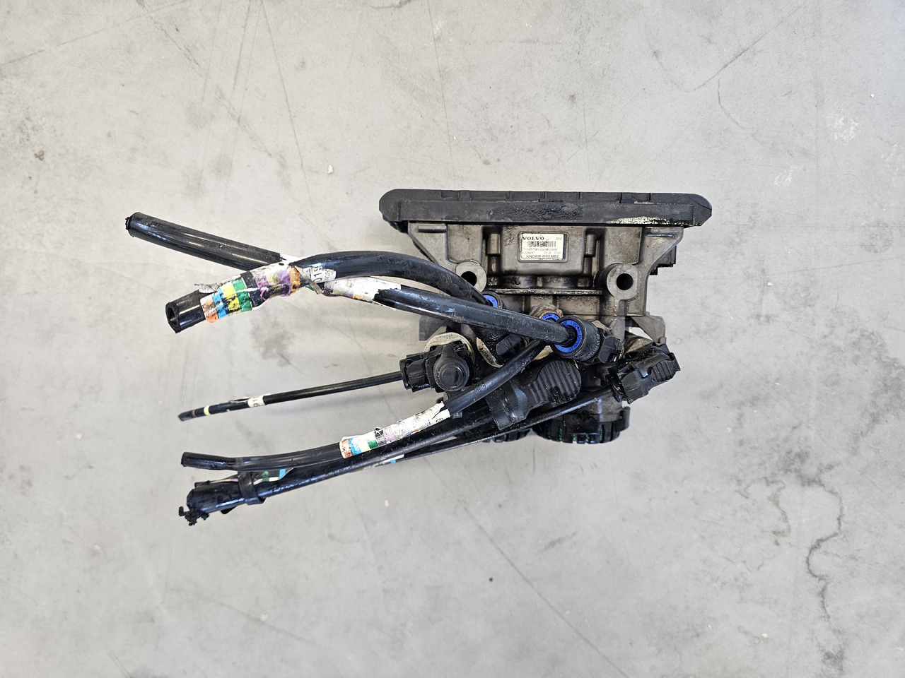 VOLVO REAR AXLE EBS BRAKE VALVE / K029247 / 2114975 - Katup rem: gambar 2 VOLVO REAR AXLE EBS BRAKE VALVE / K029247 / 2114975 - Katup rem: gambar 2