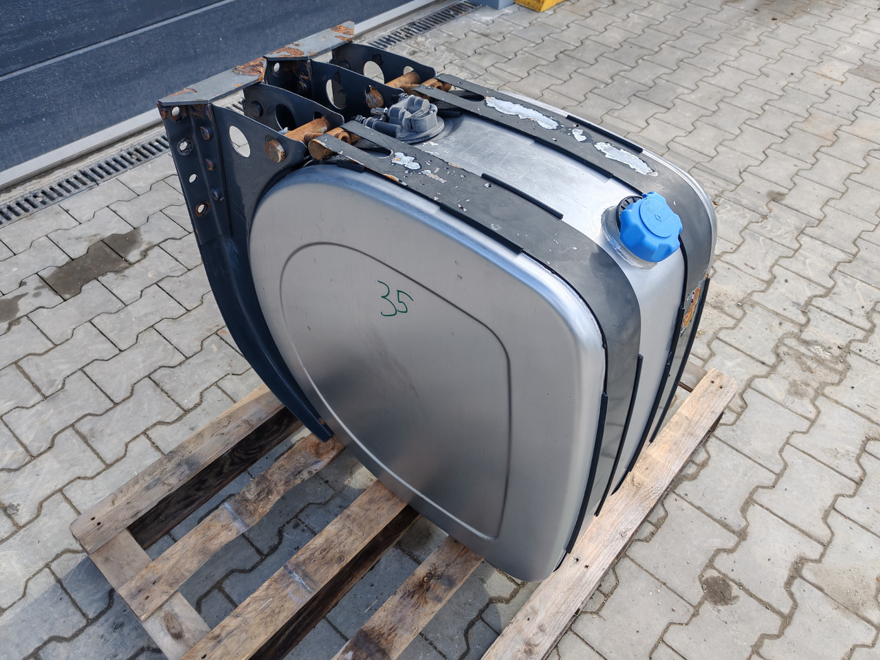 VOLVO RENAULT / COMPLETE ADBLUE TANK / 21065425 - Tangki adBlue: gambar 3 VOLVO RENAULT / COMPLETE ADBLUE TANK / 21065425 - Tangki adBlue: gambar 3