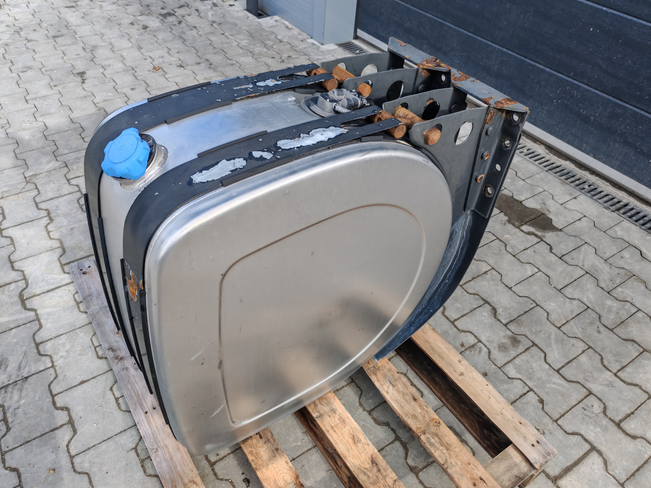 VOLVO RENAULT / COMPLETE ADBLUE TANK / 21065425 - Tangki adBlue: gambar 4 VOLVO RENAULT / COMPLETE ADBLUE TANK / 21065425 - Tangki adBlue: gambar 4