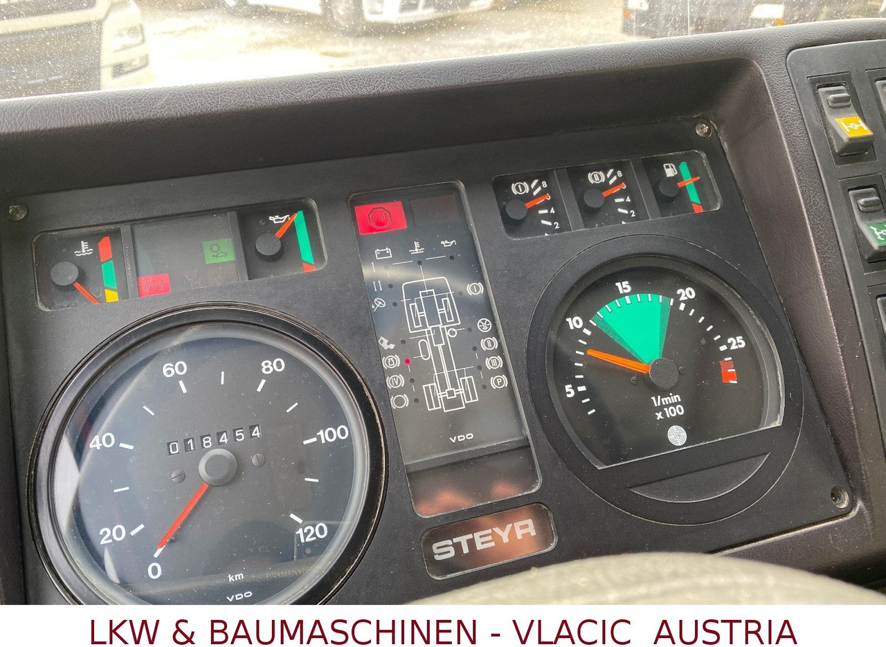 MAN STEYR 13S26 (4X4) - Truk tangki: gambar 5 MAN STEYR 13S26 (4X4) - Truk tangki: gambar 5