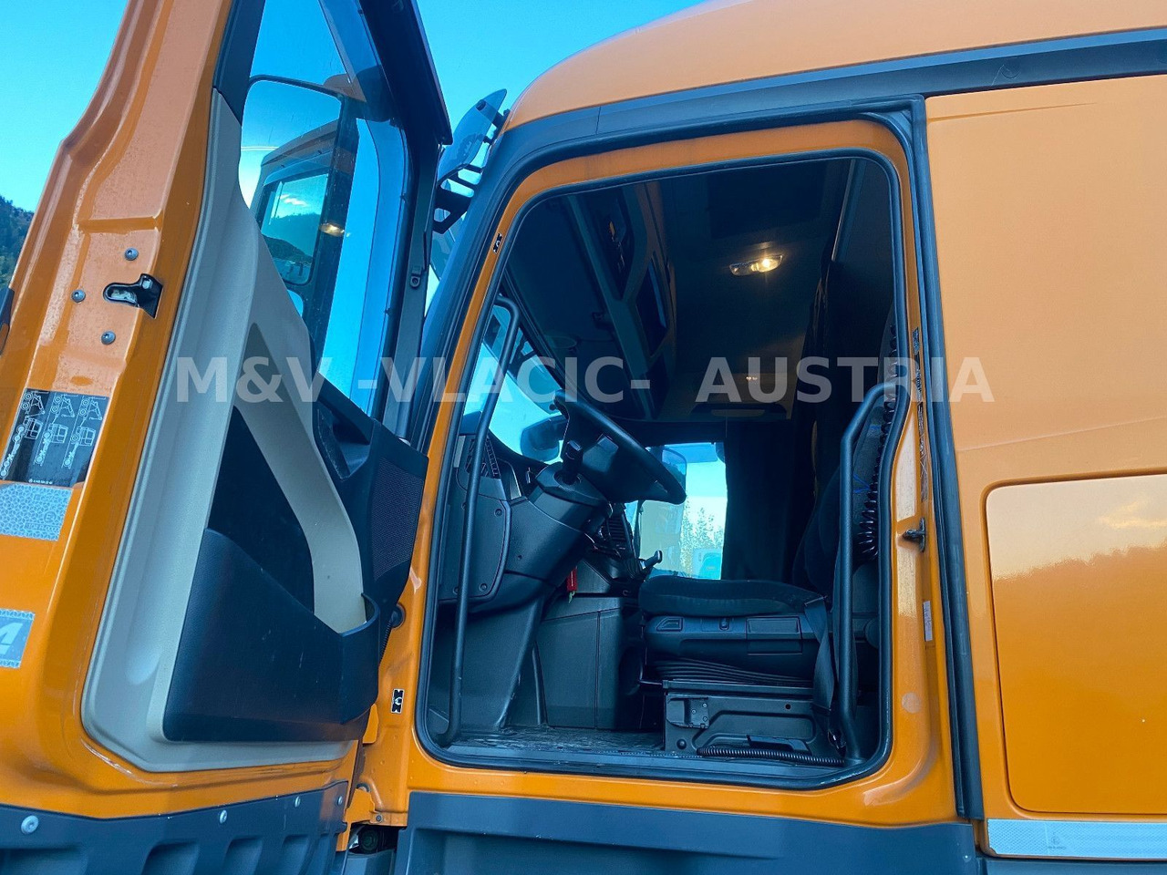 Mercedes-Benz 2542 - Pengangkut kontainer/ Container truck: gambar 2 Mercedes-Benz 2542 - Pengangkut kontainer/ Container truck: gambar 2