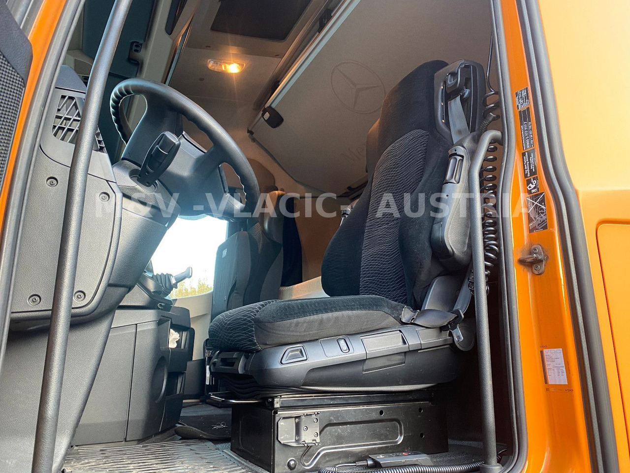 Mercedes-Benz 2542 - Pengangkut kontainer/ Container truck: gambar 4 Mercedes-Benz 2542 - Pengangkut kontainer/ Container truck: gambar 4