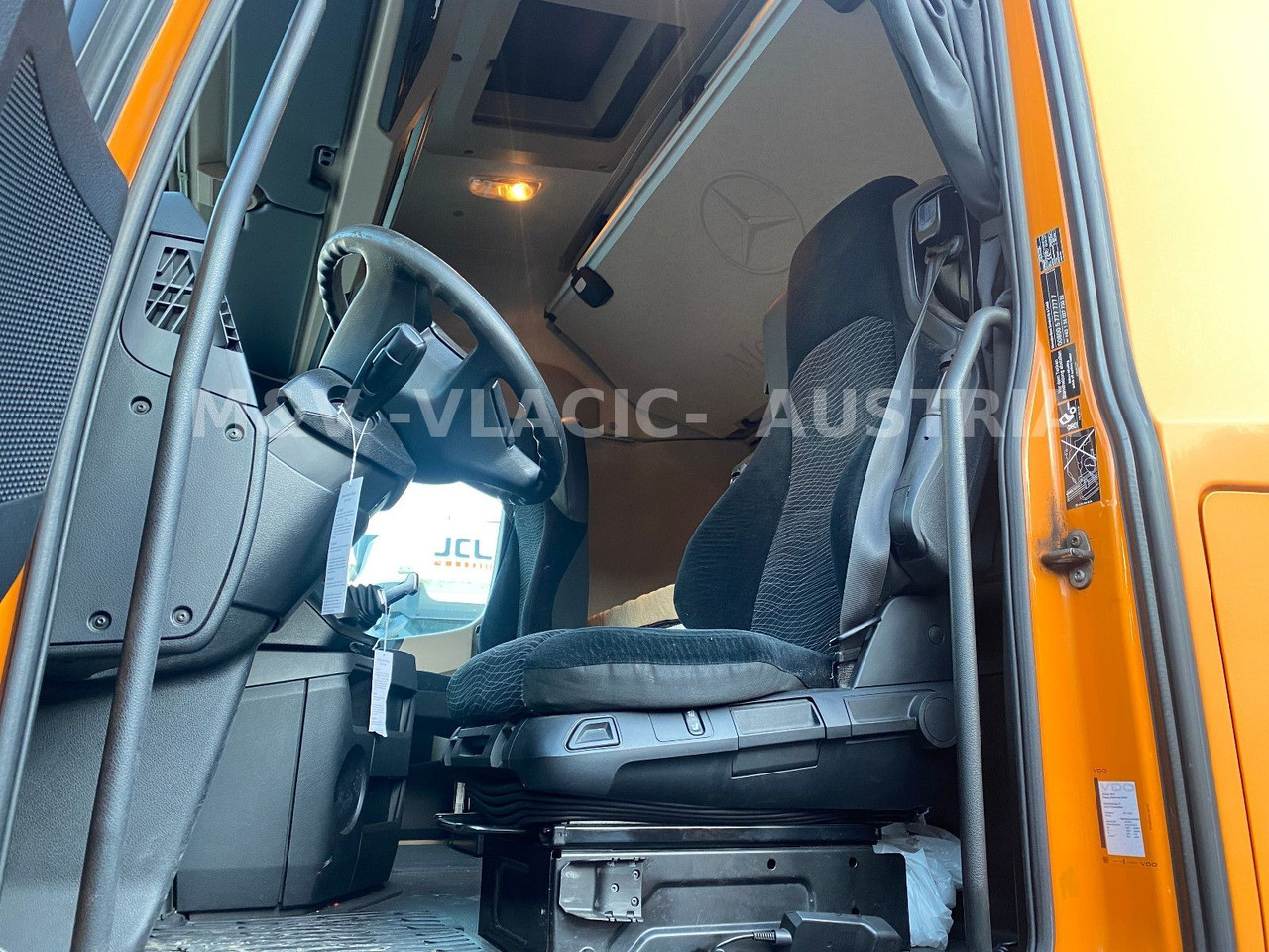 Mercedes-Benz 2542 - Pengangkut kontainer/ Container truck: gambar 4 Mercedes-Benz 2542 - Pengangkut kontainer/ Container truck: gambar 4