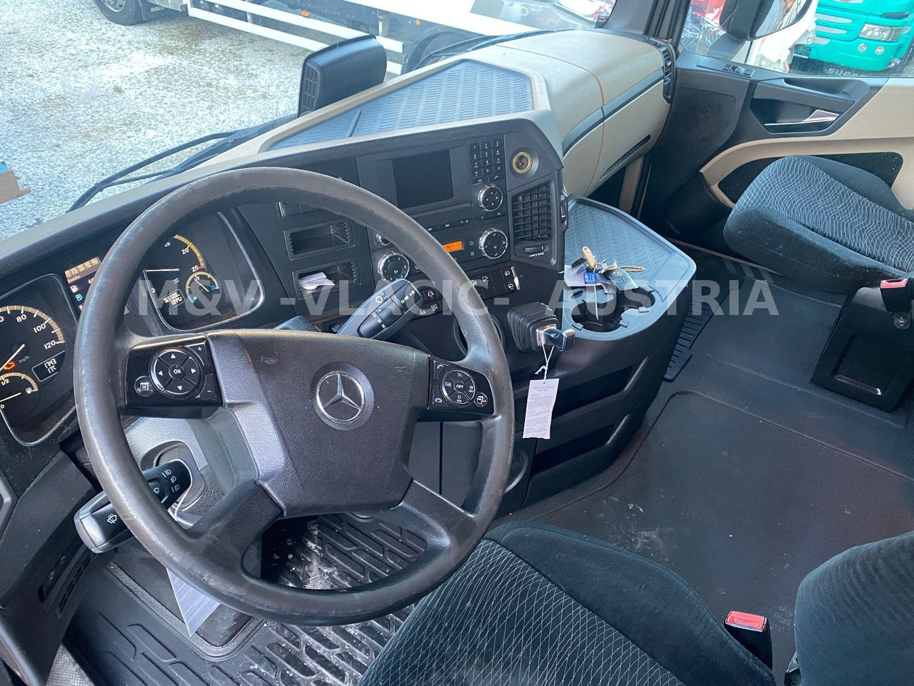 Mercedes-Benz 2542 - Pengangkut kontainer/ Container truck: gambar 5 Mercedes-Benz 2542 - Pengangkut kontainer/ Container truck: gambar 5