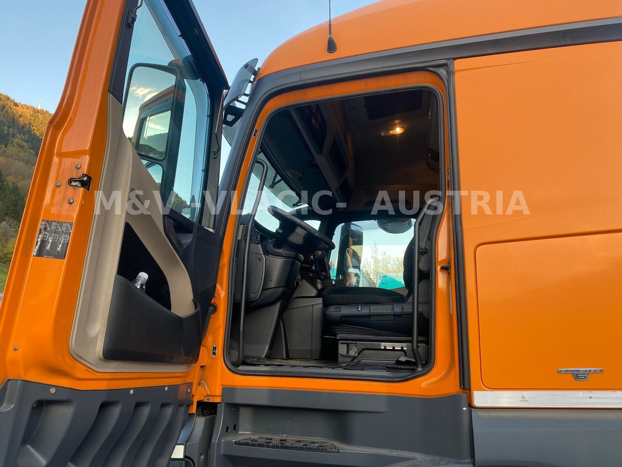 Mercedes-Benz 2542 - Pengangkut kontainer/ Container truck: gambar 3 Mercedes-Benz 2542 - Pengangkut kontainer/ Container truck: gambar 3