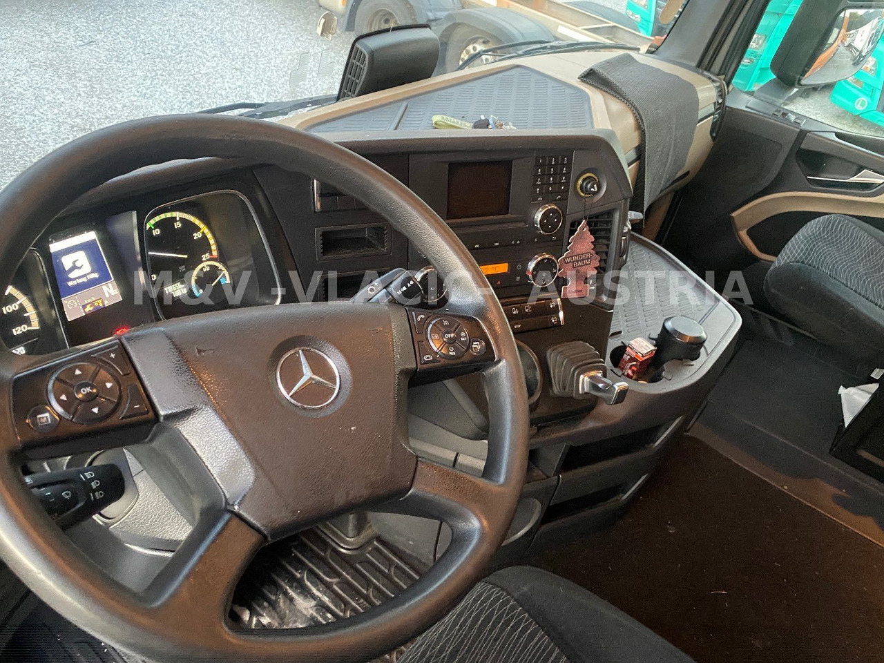 Mercedes-Benz 2542 - Pengangkut kontainer/ Container truck: gambar 4 Mercedes-Benz 2542 - Pengangkut kontainer/ Container truck: gambar 4