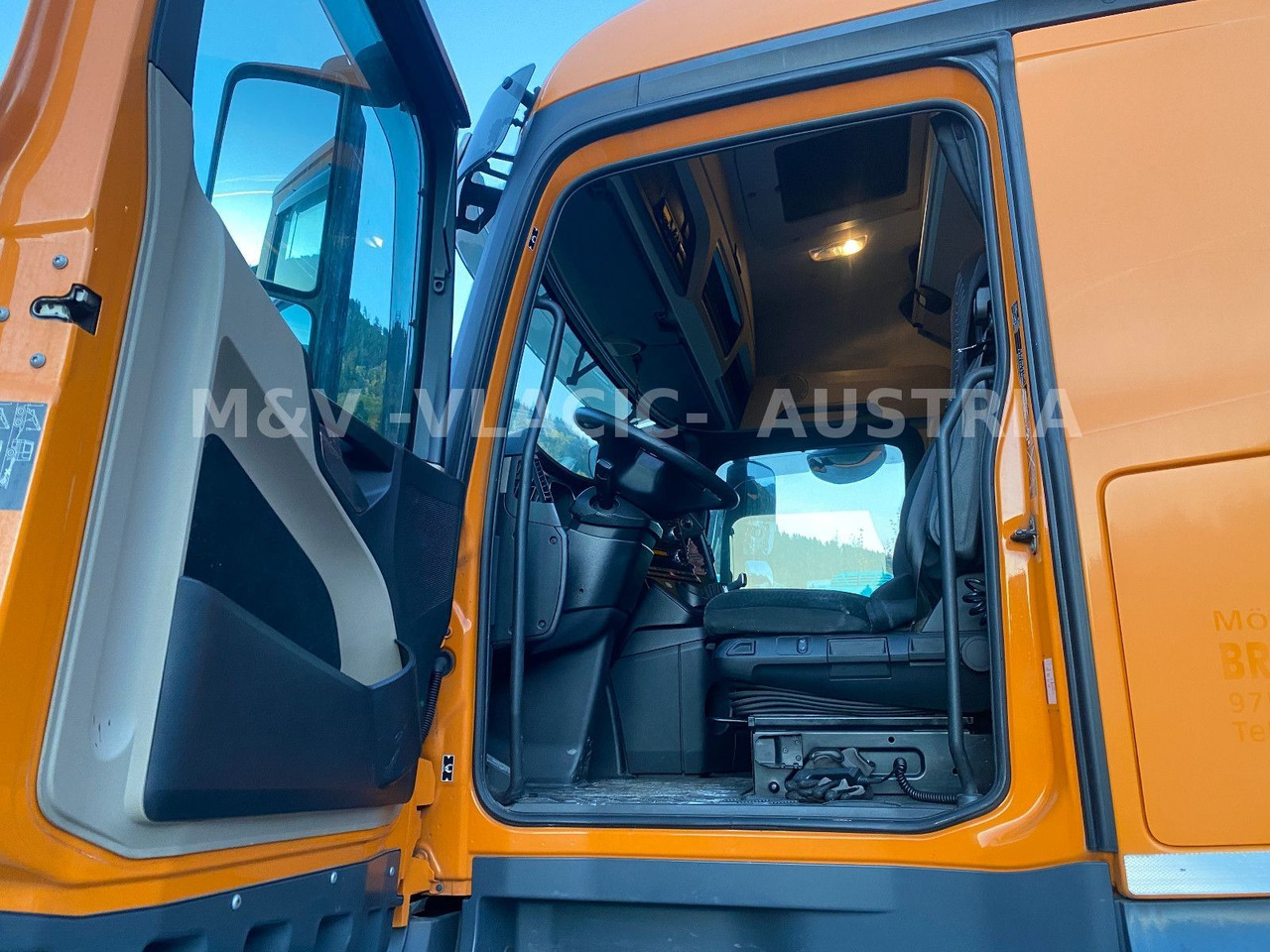 Mercedes-Benz 2542 - Pengangkut kontainer/ Container truck: gambar 2 Mercedes-Benz 2542 - Pengangkut kontainer/ Container truck: gambar 2