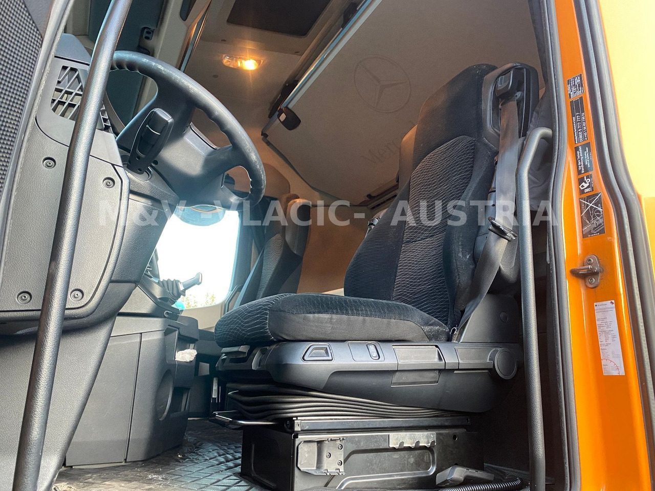 Mercedes-Benz 2542 - Pengangkut kontainer/ Container truck: gambar 4 Mercedes-Benz 2542 - Pengangkut kontainer/ Container truck: gambar 4