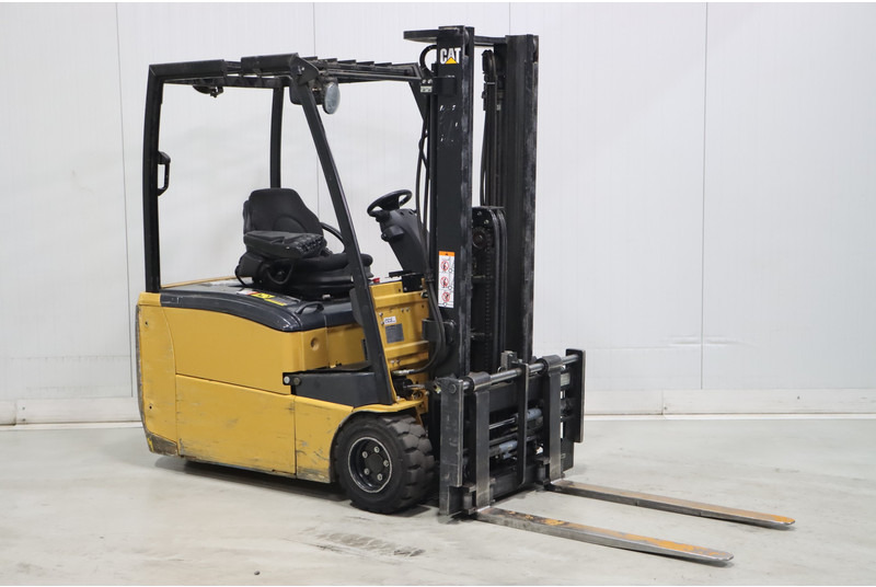 Caterpillar EP20PNT - Forklift listrik: gambar 1 Caterpillar EP20PNT - Forklift listrik: gambar 1