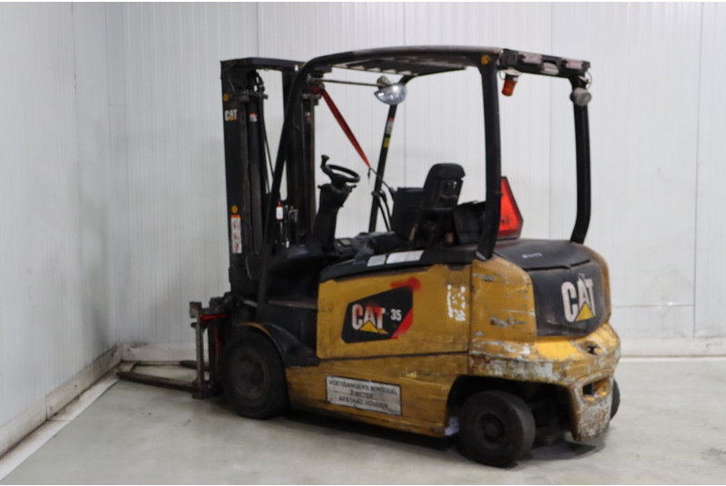 Caterpillar EP35N - Forklift listrik: gambar 5 Caterpillar EP35N - Forklift listrik: gambar 5