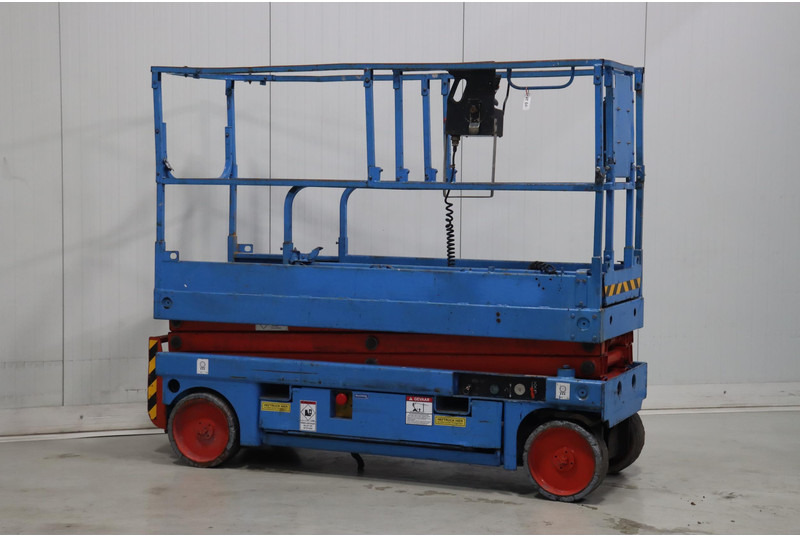 Haulotte Compact 8 - Scissor lifts: gambar 1 Haulotte Compact 8 - Scissor lifts: gambar 1