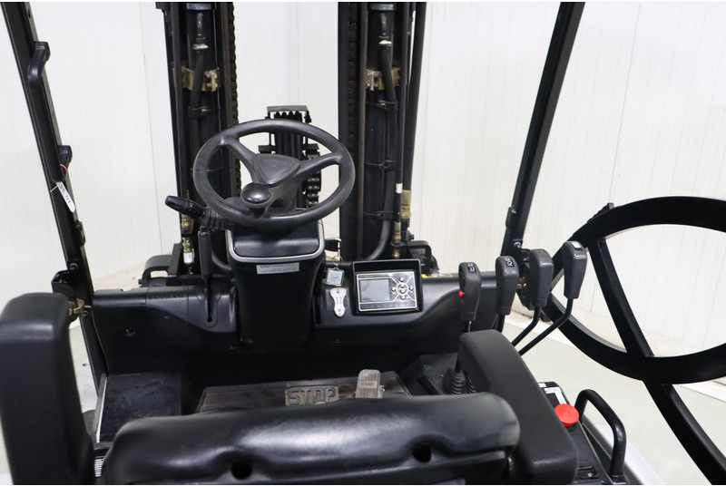 Hyundai 45B-7 - Forklift listrik: gambar 2 Hyundai 45B-7 - Forklift listrik: gambar 2