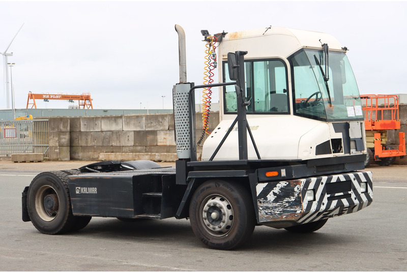 Kalmar TT612D - Traktor terminal: gambar 1 Kalmar TT612D - Traktor terminal: gambar 1