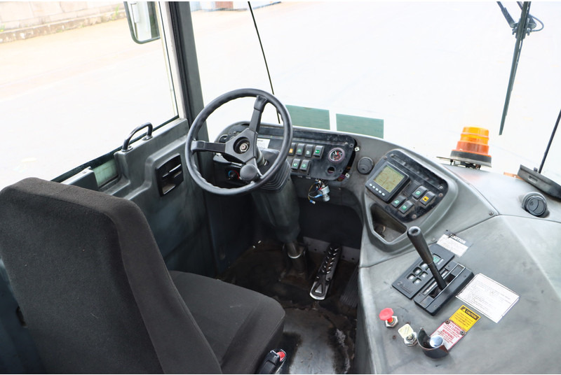 Kalmar TT612D - Traktor terminal: gambar 2 Kalmar TT612D - Traktor terminal: gambar 2