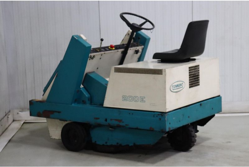TENNANT 200E - Penyapu industri: gambar 4 TENNANT 200E - Penyapu industri: gambar 4