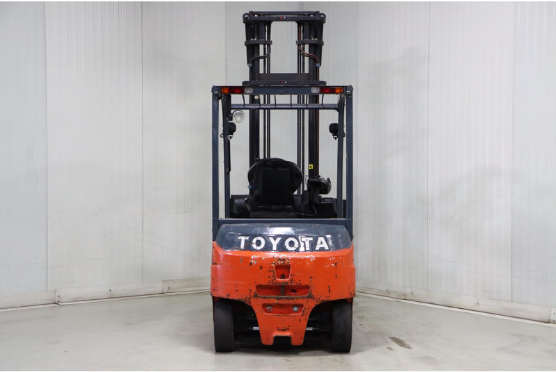 Toyota 8FBMT25 - Forklift listrik: gambar 5 Toyota 8FBMT25 - Forklift listrik: gambar 5