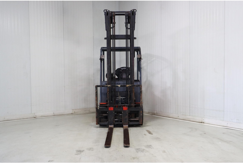 Toyota 8FBMT25 - Forklift listrik: gambar 2 Toyota 8FBMT25 - Forklift listrik: gambar 2