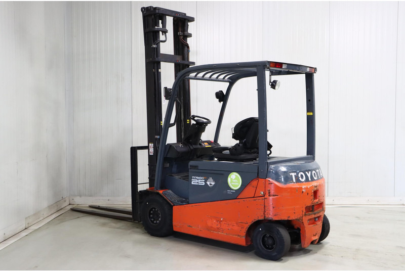 Toyota 8FBMT25 - Forklift listrik: gambar 4 Toyota 8FBMT25 - Forklift listrik: gambar 4