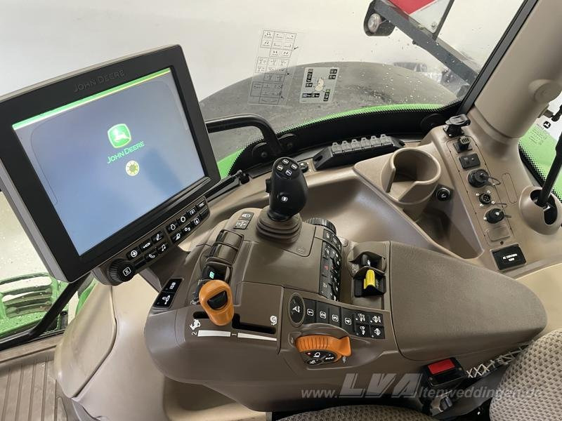 Traktor John Deere 6215R: gambar 11