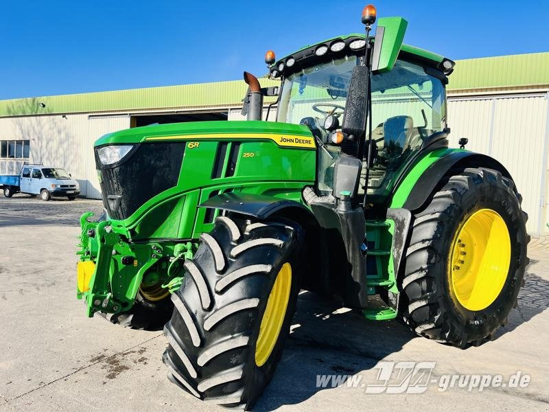 John Deere 6R 250 - Traktor: gambar 1 John Deere 6R 250 - Traktor: gambar 1