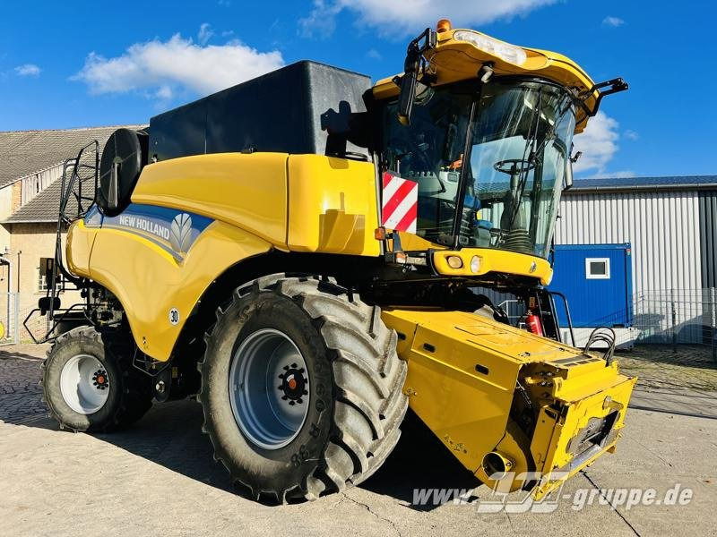 New Holland CR8080 - Pemanen gabungan: gambar 3 New Holland CR8080 - Pemanen gabungan: gambar 3