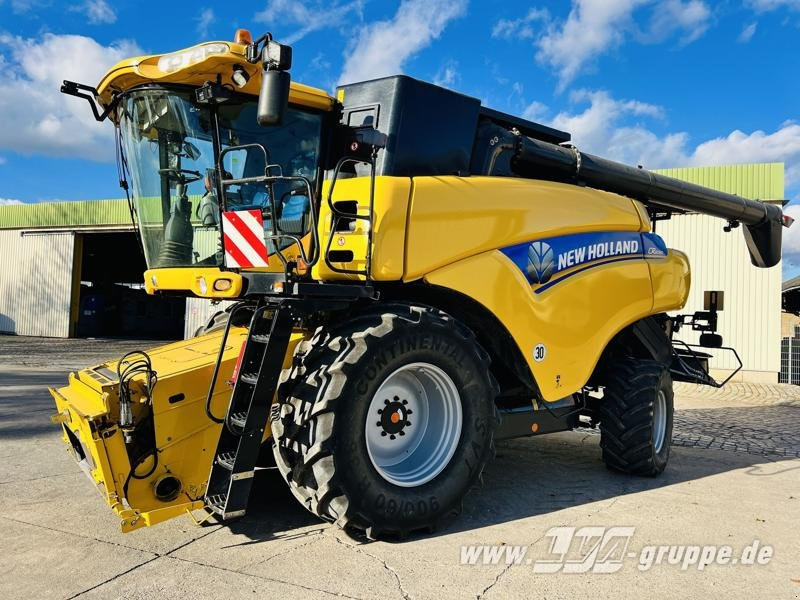New Holland CR8080 - Pemanen gabungan: gambar 1 New Holland CR8080 - Pemanen gabungan: gambar 1