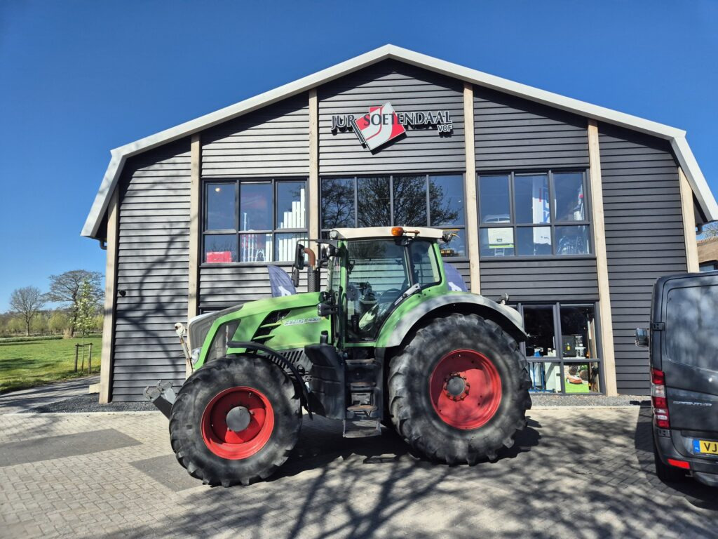 FENDT 828 - Traktor: gambar 1 FENDT 828 - Traktor: gambar 1