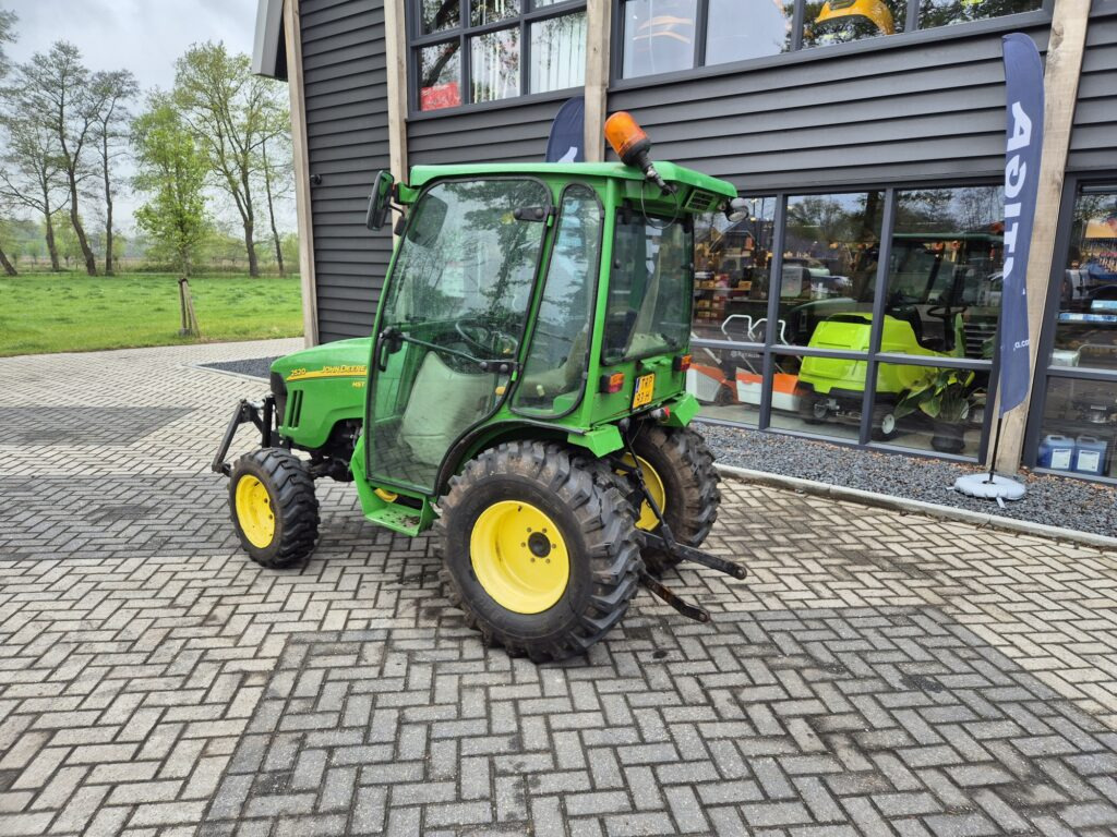 JOHN DEERE 2520 - Traktor kompak: gambar 3 JOHN DEERE 2520 - Traktor kompak: gambar 3