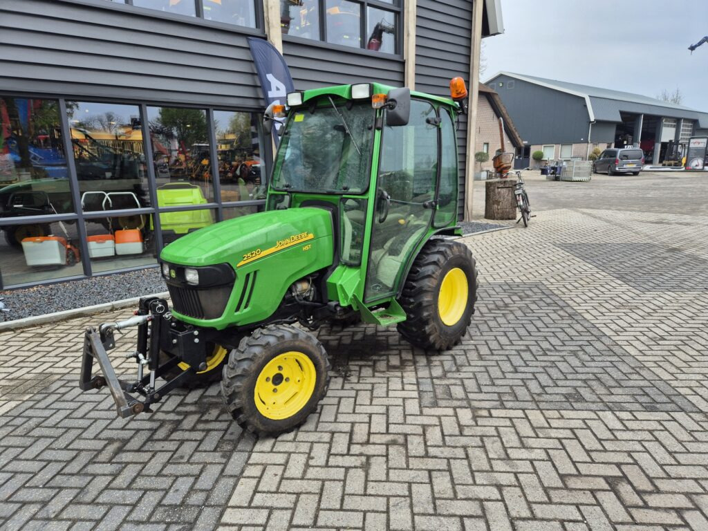 JOHN DEERE 2520 - Traktor kompak: gambar 2 JOHN DEERE 2520 - Traktor kompak: gambar 2