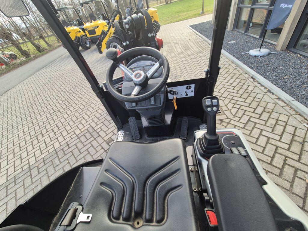 Pemuat ringkas MANITOU MLA 2-25H miniloader: gambar 8 Pemuat ringkas MANITOU MLA 2-25H miniloader: gambar 8