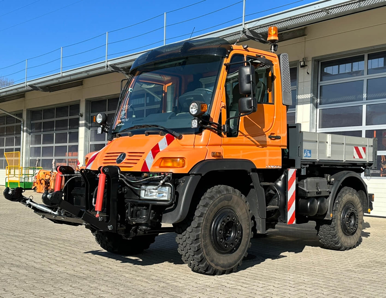 Unimog 400 - U400 405 02734 mit Heckkraftheber Mer - Truk jungkit: gambar 1 Unimog 400 - U400 405 02734 mit Heckkraftheber Mer - Truk jungkit: gambar 1