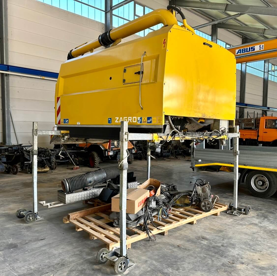 Unimog Aufbaukehrmaschine Trilety SK-370 - Penyapu jalan: gambar 1 Unimog Aufbaukehrmaschine Trilety SK-370 - Penyapu jalan: gambar 1