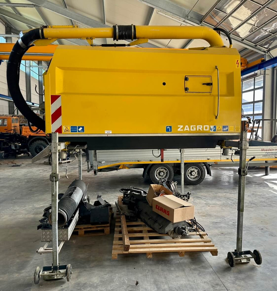 Unimog Aufbaukehrmaschine Trilety SK-370 - Penyapu jalan: gambar 3 Unimog Aufbaukehrmaschine Trilety SK-370 - Penyapu jalan: gambar 3