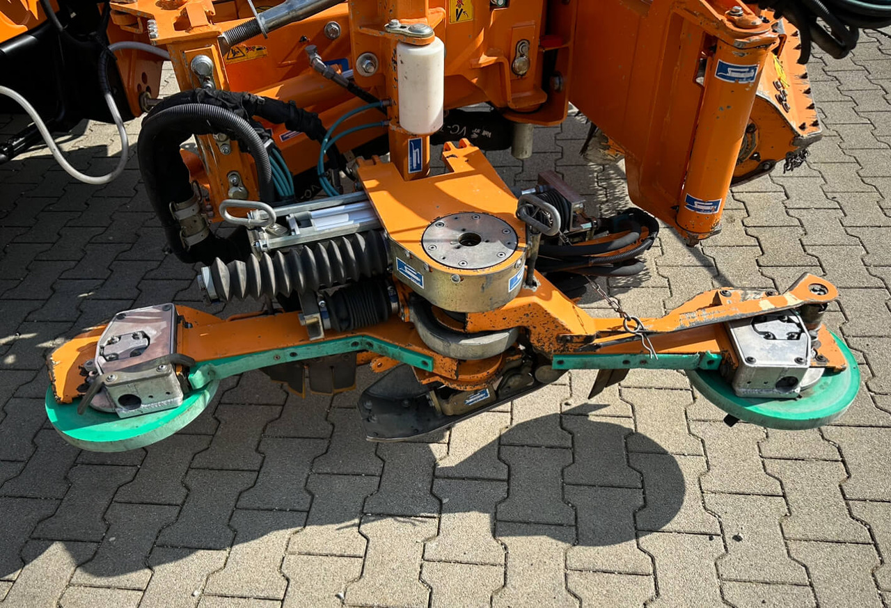 Unimog Leitpfostenausmähgerät / Randstreifenmähger - Mesin pemotong boom: gambar 4 Unimog Leitpfostenausmähgerät / Randstreifenmähger - Mesin pemotong boom: gambar 4