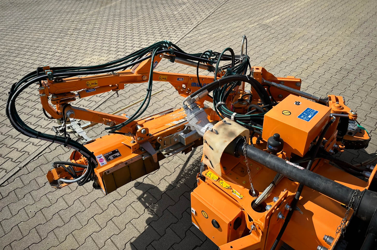 Unimog Leitpfostenausmähgerät / Randstreifenmähger - Mesin pemotong boom: gambar 3 Unimog Leitpfostenausmähgerät / Randstreifenmähger - Mesin pemotong boom: gambar 3