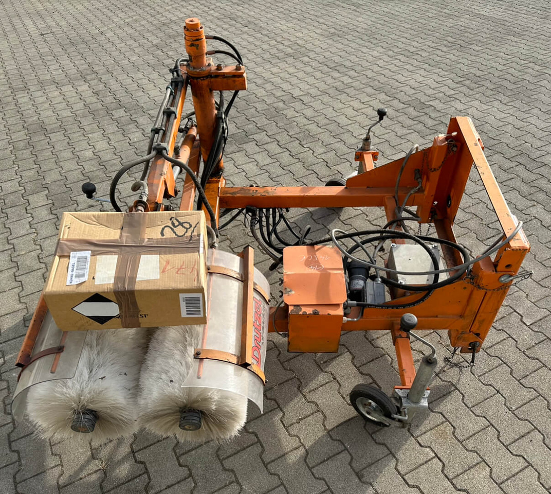 Unimog Leitpfostenwaschgerät Drutzel LWG-U-300 - Sapu: gambar 2 Unimog Leitpfostenwaschgerät Drutzel LWG-U-300 - Sapu: gambar 2