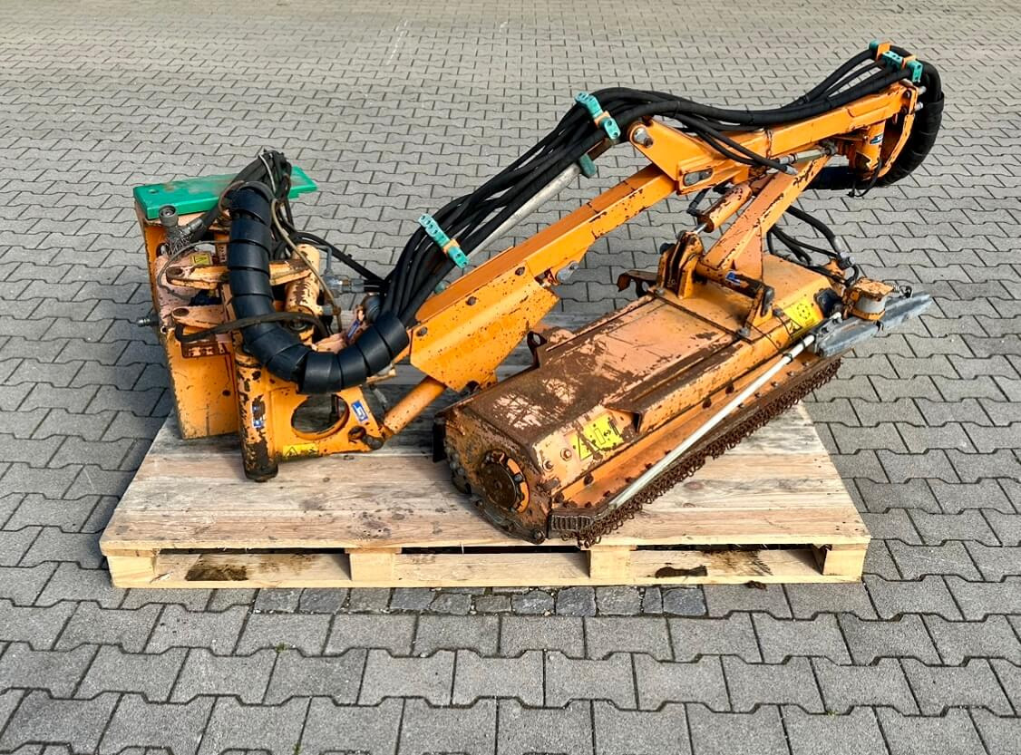 Unimog Randstreifenmulcher Mulag MRK 300 - Mesin pemotong ambang: gambar 1 Unimog Randstreifenmulcher Mulag MRK 300 - Mesin pemotong ambang: gambar 1