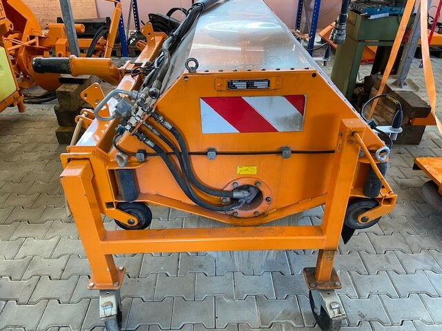 Unimog Tunnelwaschbürste Dücker TWA18/1 - Sapu: gambar 2 Unimog Tunnelwaschbürste Dücker TWA18/1 - Sapu: gambar 2