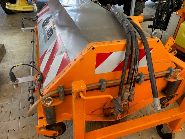 Unimog Tunnelwaschbürste Dücker TWA18/1 - Sapu: gambar 4 Unimog Tunnelwaschbürste Dücker TWA18/1 - Sapu: gambar 4