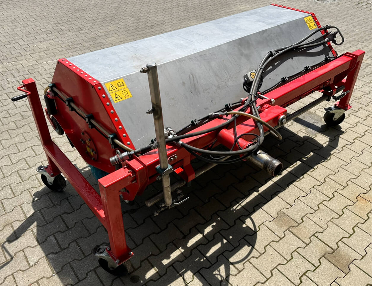 Unimog Tunnelwaschbürste Dücker TWA21 - Sapu: gambar 5 Unimog Tunnelwaschbürste Dücker TWA21 - Sapu: gambar 5