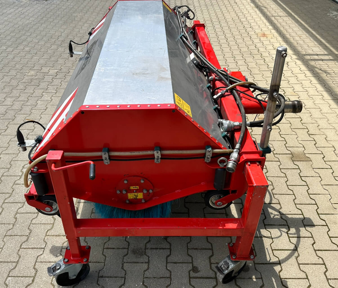 Unimog Tunnelwaschbürste Dücker TWA21 - Sapu: gambar 4 Unimog Tunnelwaschbürste Dücker TWA21 - Sapu: gambar 4