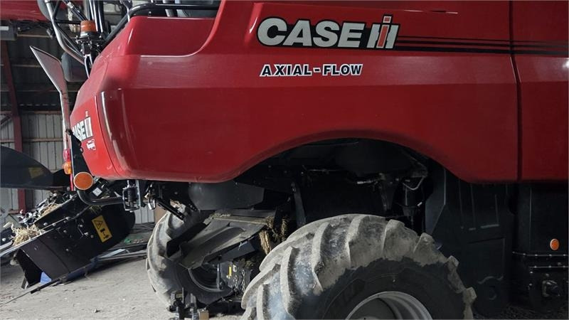 Case IH 8250 Axial-Flow med 35fod Varicut skærebord. Dansk - Pemanen gabungan: gambar 3 Case IH 8250 Axial-Flow med 35fod Varicut skærebord. Dansk - Pemanen gabungan: gambar 3