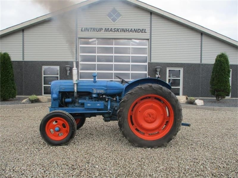 Fordson Major Diesel traktor - Traktor: gambar 1 Fordson Major Diesel traktor - Traktor: gambar 1