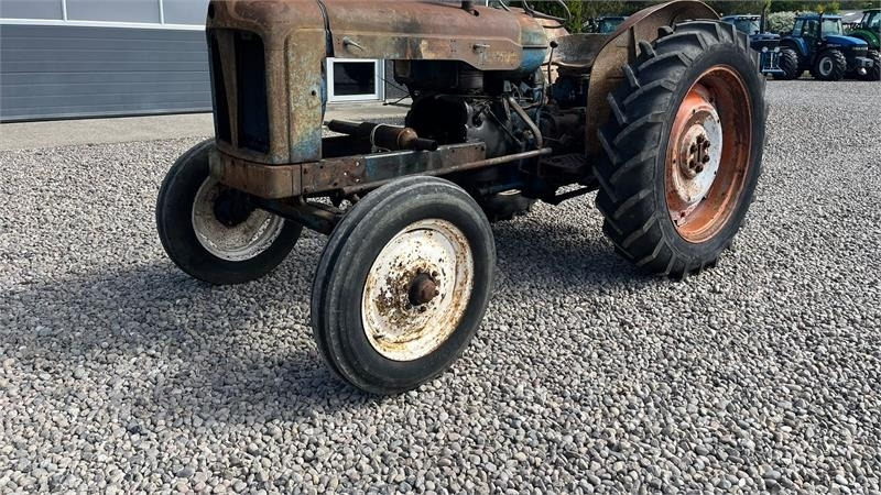 Fordson Major Motoren mangler, men mange god dele. - Traktor: gambar 3 Fordson Major Motoren mangler, men mange god dele. - Traktor: gambar 3