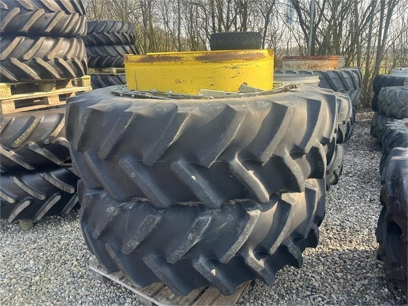Goodyear 20,8-R42 Gule med ring og låse - Ban untuk Peralatan pertanian: gambar 1 Goodyear 20,8-R42 Gule med ring og låse - Ban untuk Peralatan pertanian: gambar 1