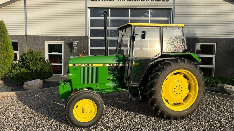 John Deere 2040 Med nye dæk hele vejen rundt - Traktor: gambar 1 John Deere 2040 Med nye dæk hele vejen rundt - Traktor: gambar 1