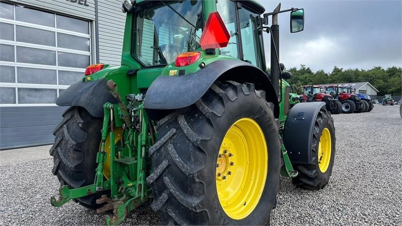 Traktor John Deere 6930 AutoPower med frontlift og front PTO: gambar 19