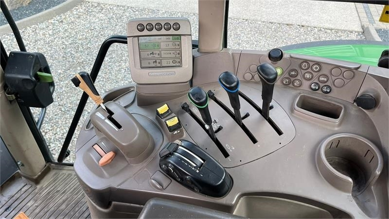 Traktor John Deere 6930 AutoPower med frontlift og front PTO: gambar 13