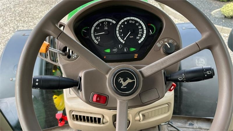 Traktor John Deere 6930 AutoPower med frontlift og front PTO: gambar 12